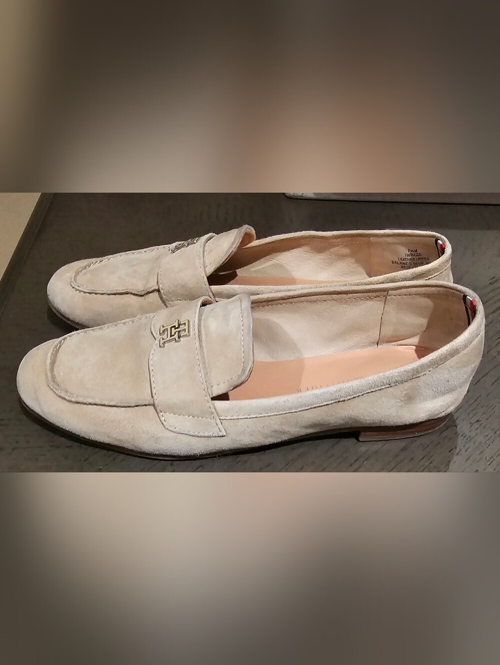 Tommy Hilfiger Beige Suede Loafers with Metallic Accent Women Size 7